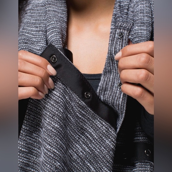 Lululemon Vinyasa Scarf *Rulu
Coco Pique - Picture 3 of 8